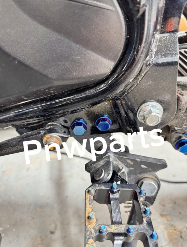 Etm rtr peg mount bolts (4)