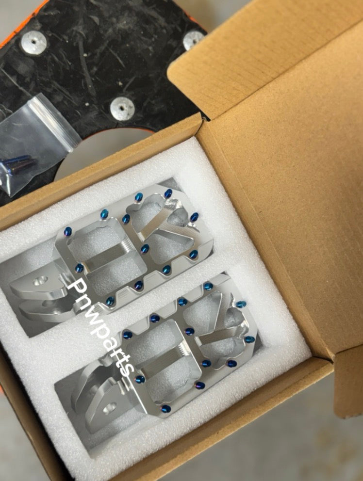 Emoto foot pegs (come with burnt blue pins)