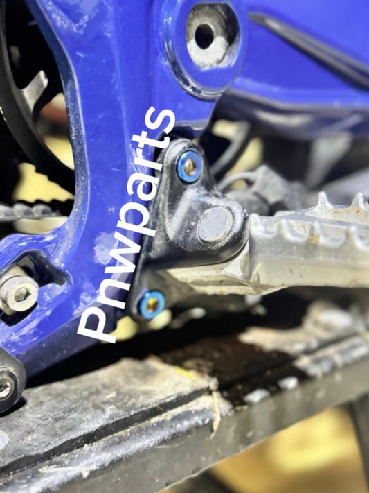 Ultra bee peg bracket bolts